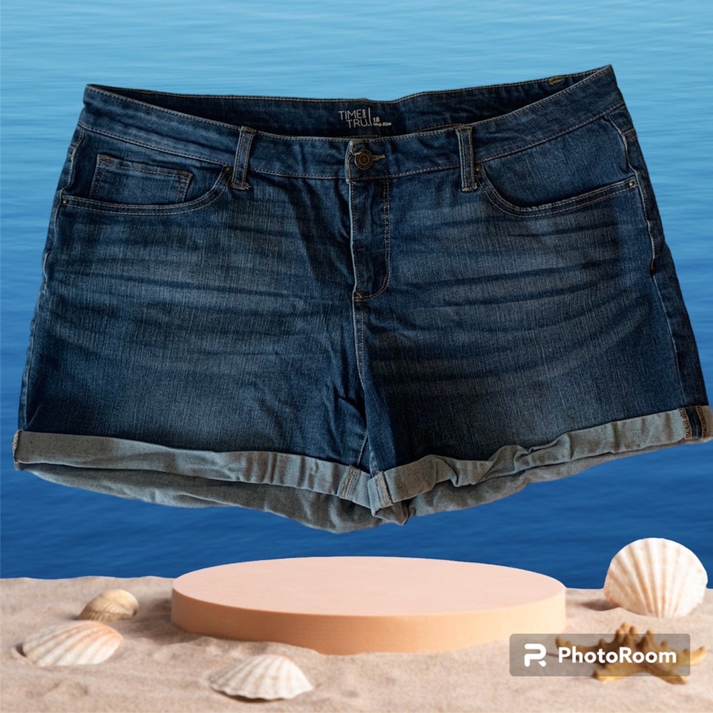 🚨Time and Tru mid rise shorts